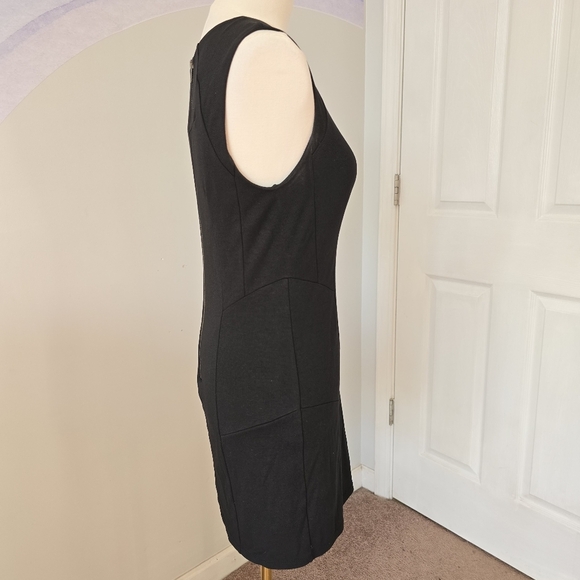 Ladakh | Medium | Black Keyhole Bodycon Sleeveless Dress - Picture 5 of 10
